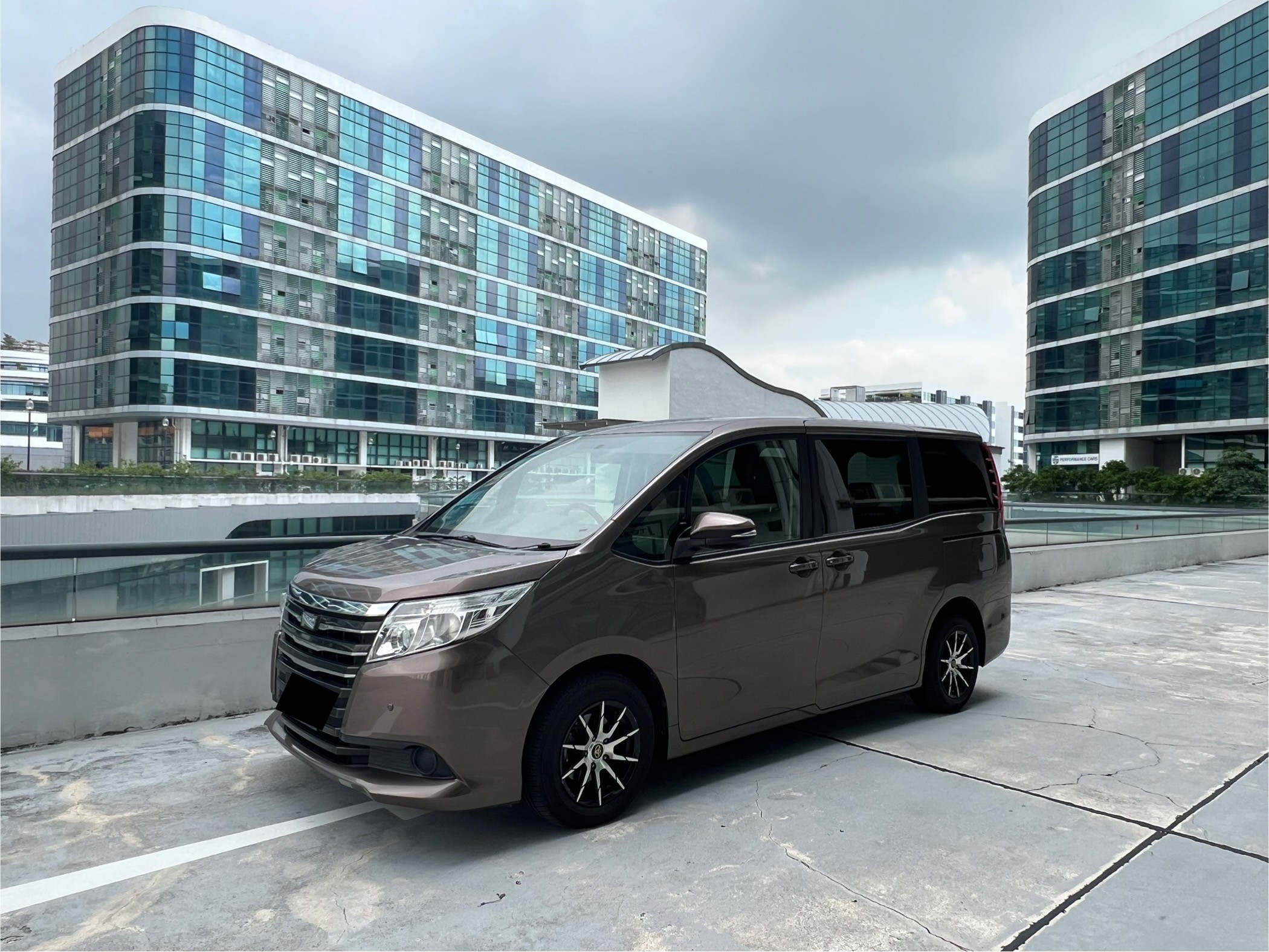 Toyota Noah 2.0X Auto